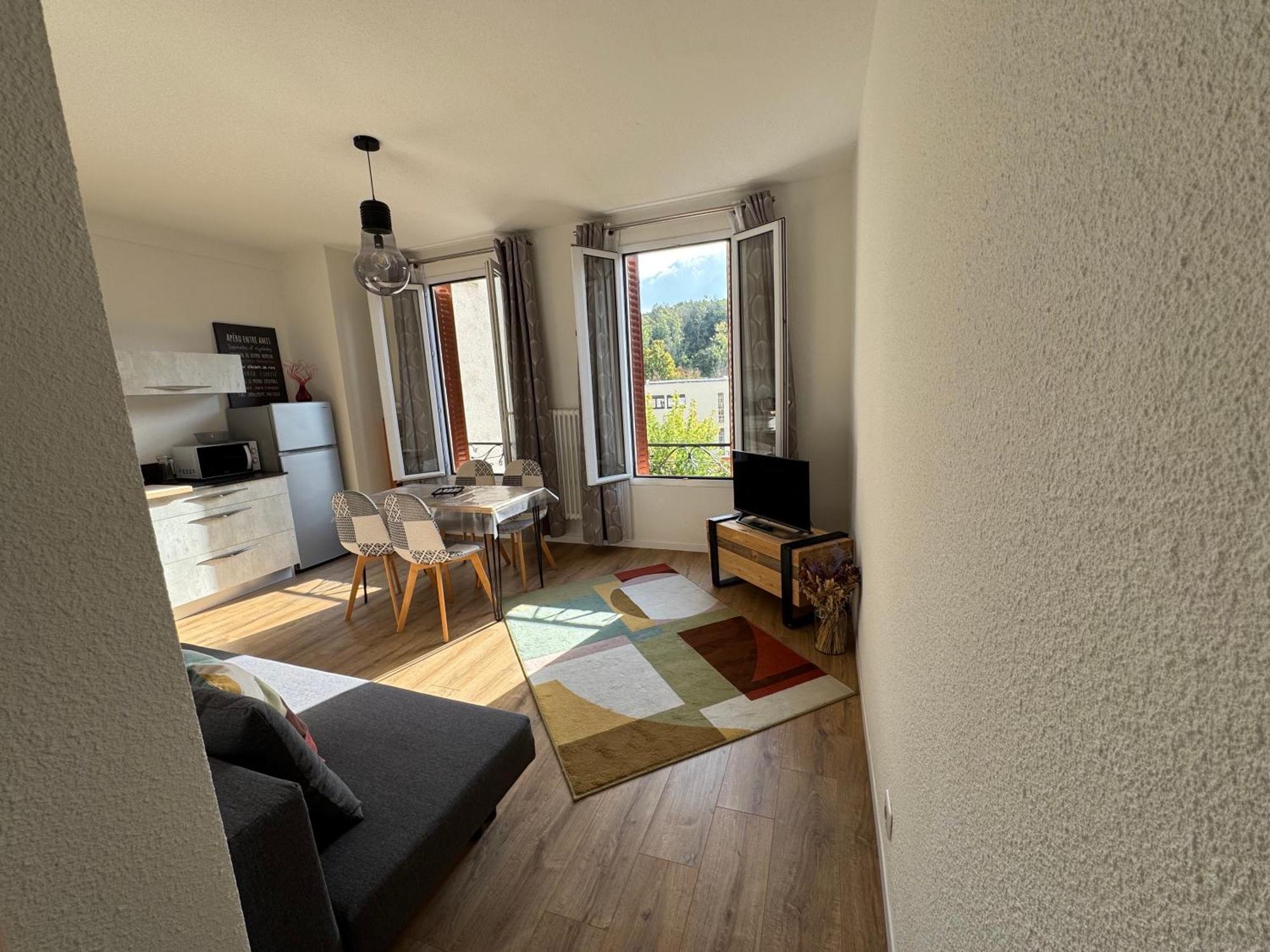 Appartement Le Madargue Idealement Place ชาเตล-กียง ภายนอก รูปภาพ