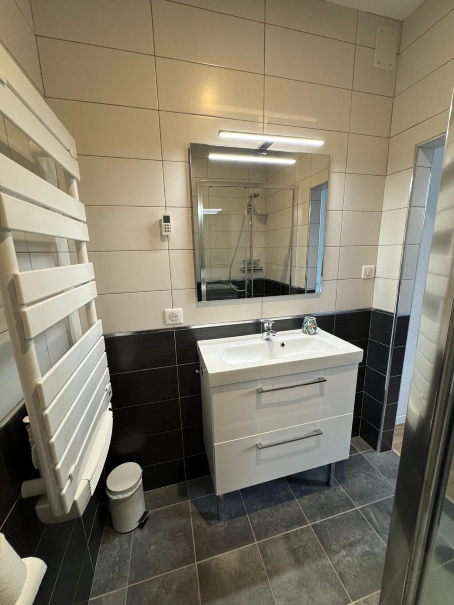 Appartement Le Madargue Idealement Place ชาเตล-กียง ภายนอก รูปภาพ